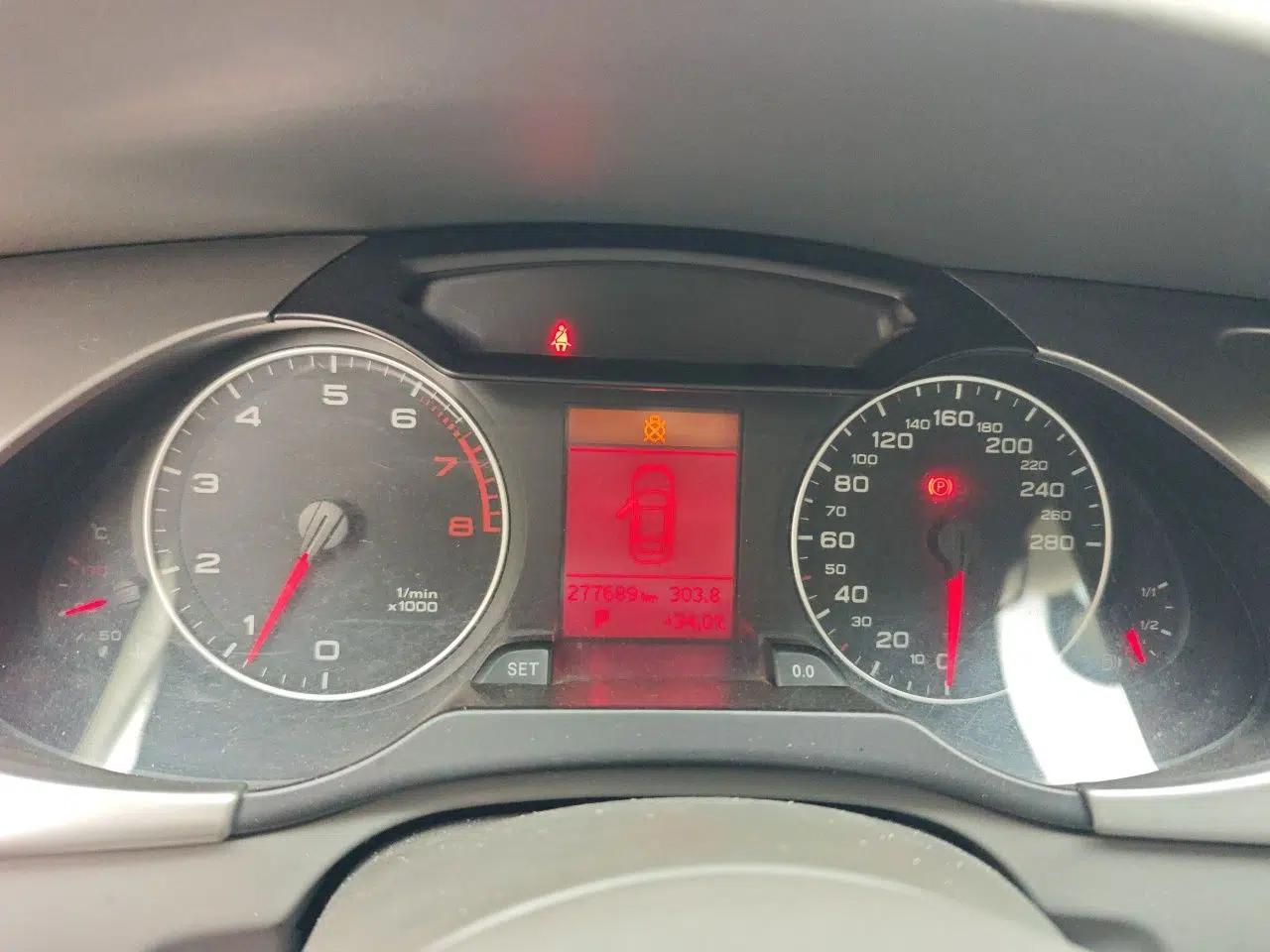 Audi A4L 2011 2.0 TFSI Standard Model — миниатюра 11