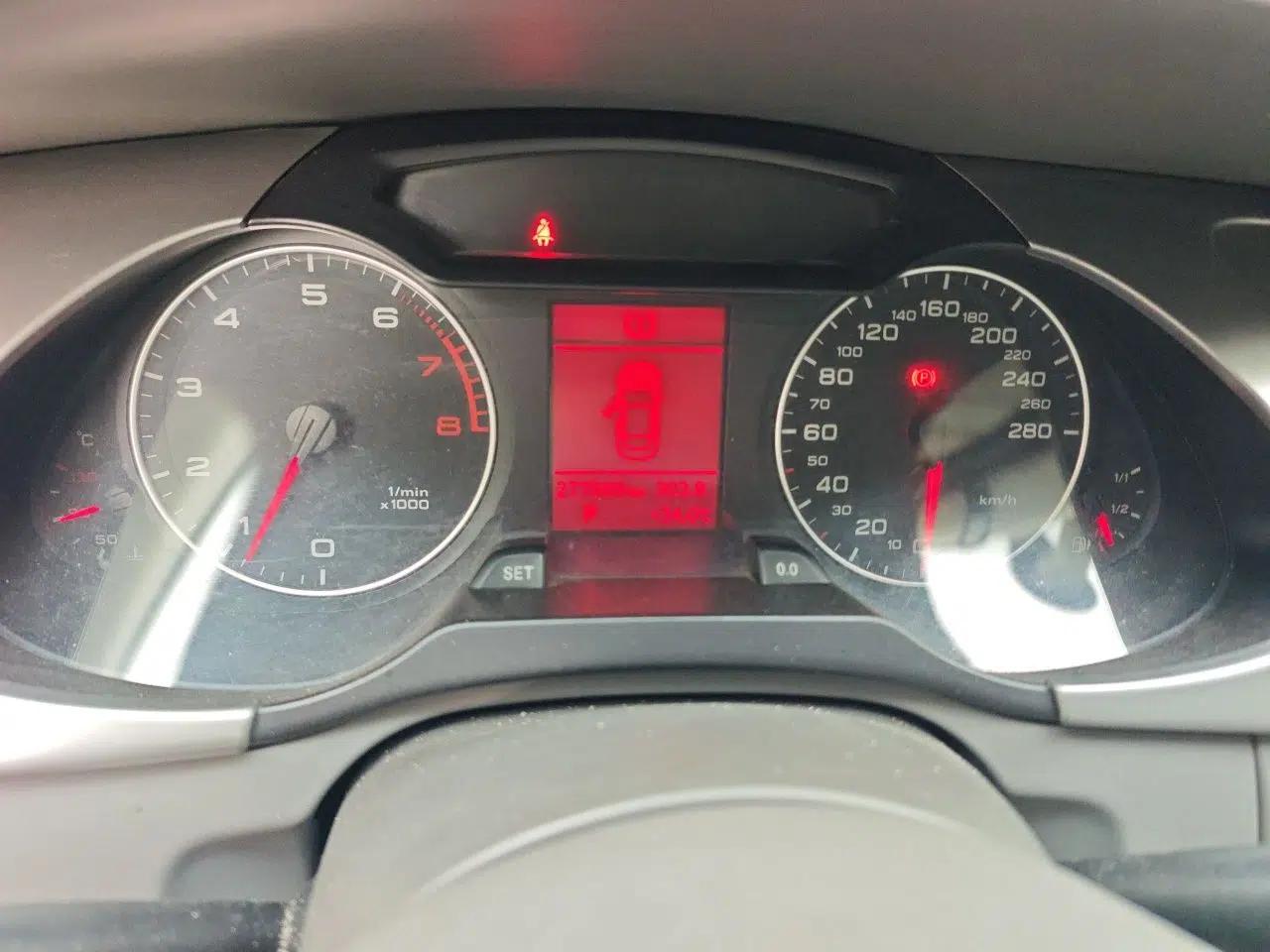 Audi A4L 2011 2.0 TFSI Standard Model — миниатюра 12