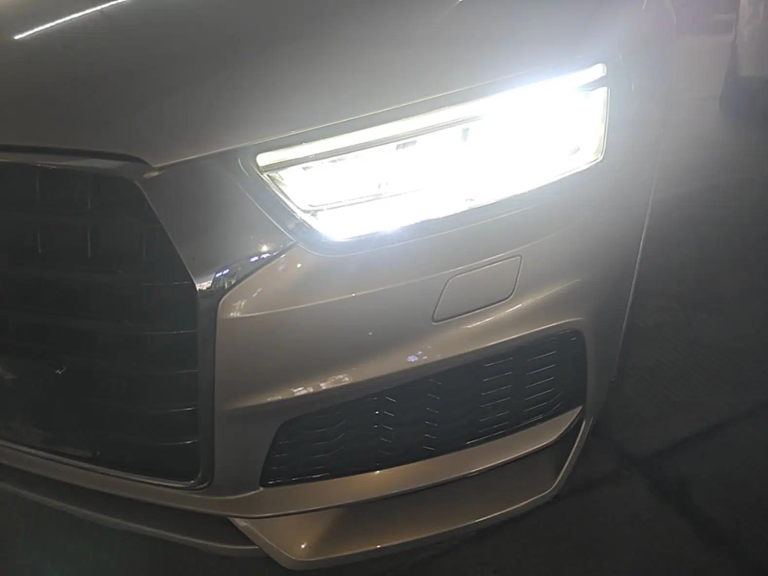 Audi Q3 2018 35 TFSI Fashion Edition Collector's Model — миниатюра 8