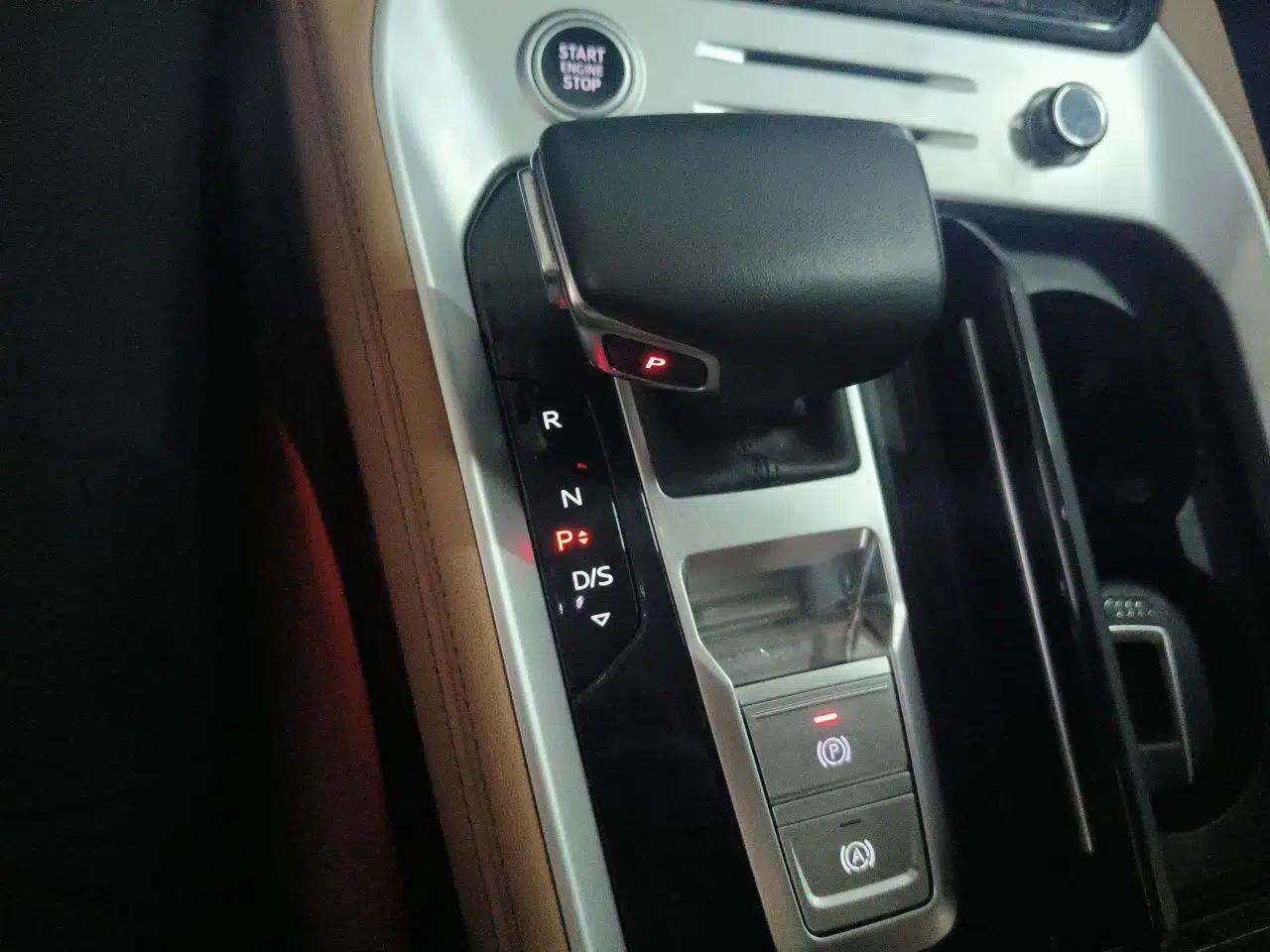 Audi Q6 2024 45 TFSI quattro Qiyun Edition Yulin Package 6 seats — миниатюра 14