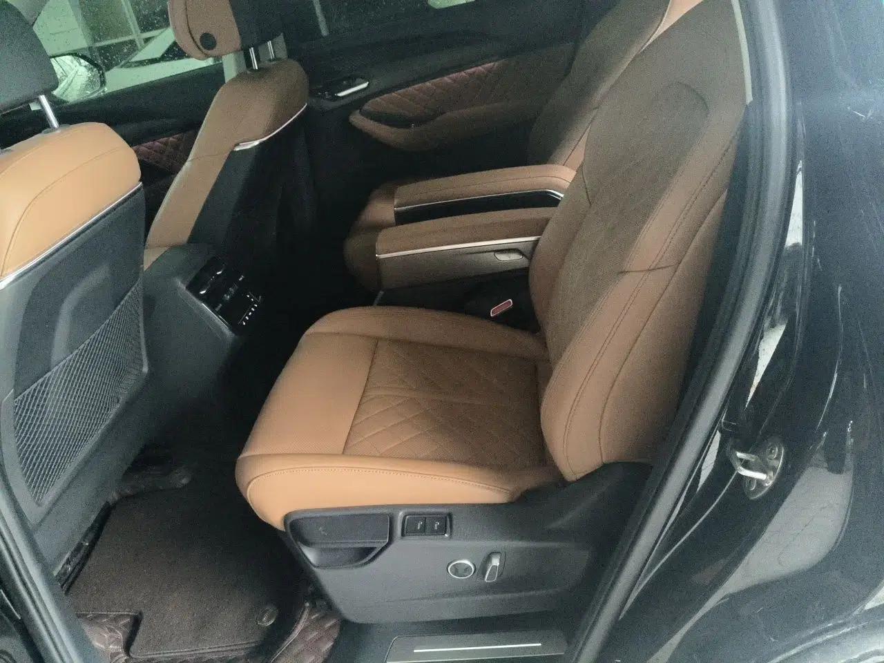 Audi Q6 2024 45 TFSI quattro Qiyun Edition Yulin Package 6 seats — миниатюра 17