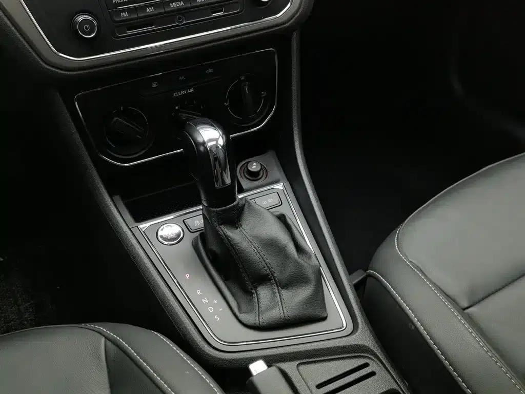 2017 Volkswagen Lavida 1.6L Automatic Comfort Edition — миниатюра 13