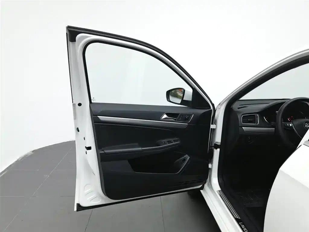 2017 Volkswagen Lavida 1.6L Automatic Comfort Edition — миниатюра 8