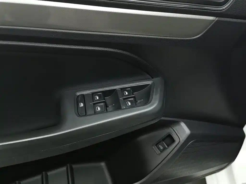 2017 Volkswagen Lavida 1.6L Automatic Comfort Edition — миниатюра 9