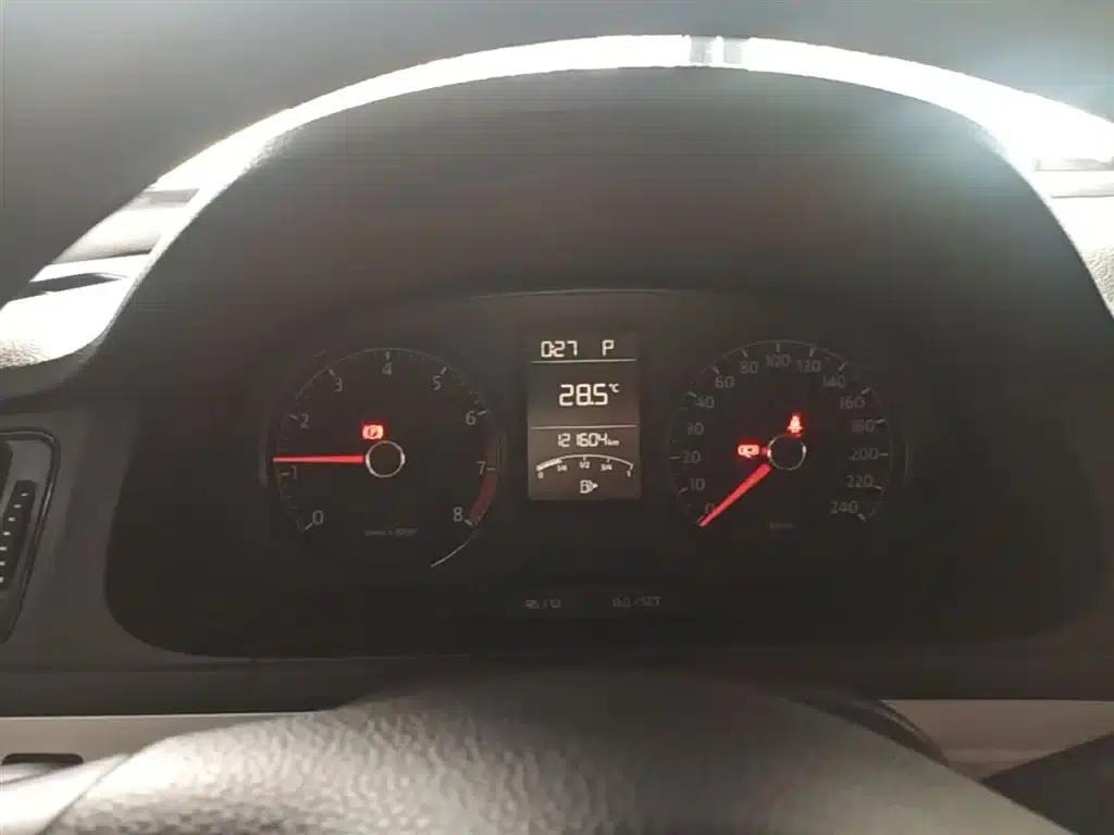 2015 Volkswagen Lavida 1.6L Automatic Fashion Edition — миниатюра 12