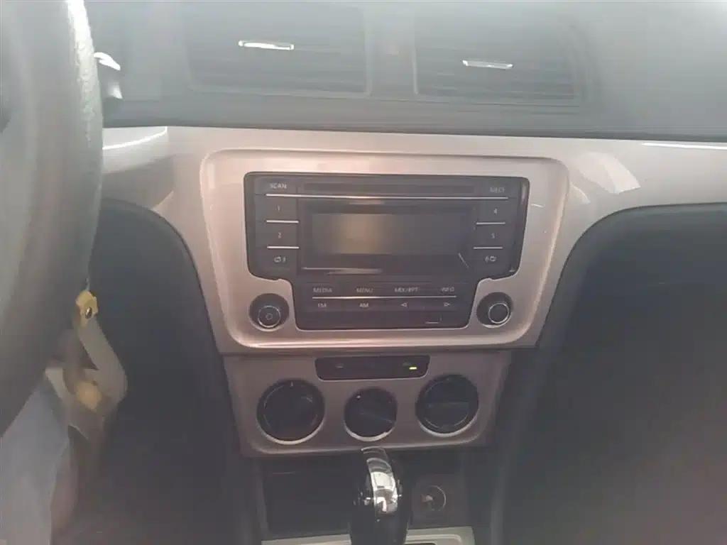 2015 Volkswagen Lavida 1.6L Automatic Fashion Edition — миниатюра 13