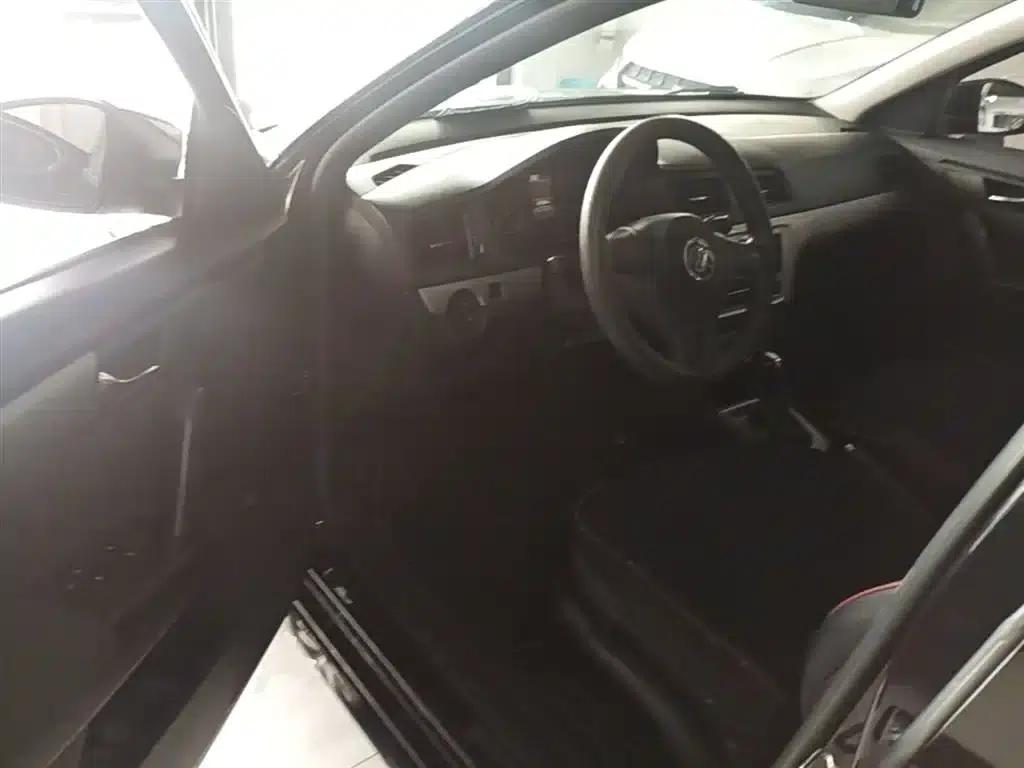 2015 Volkswagen Lavida 1.6L Automatic Fashion Edition — миниатюра 16