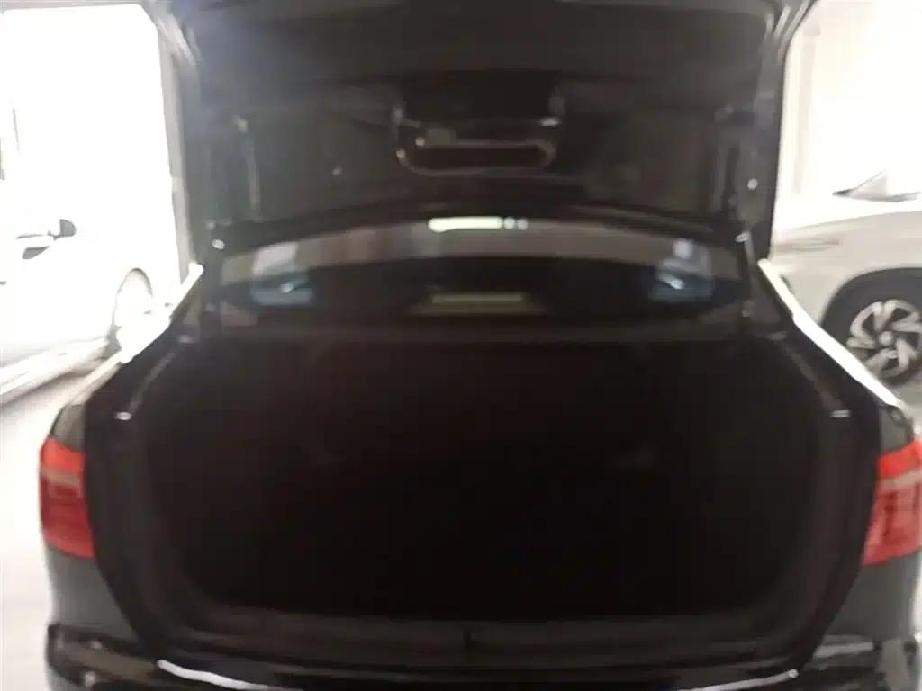2015 Volkswagen Lavida 1.6L Automatic Fashion Edition — миниатюра 19