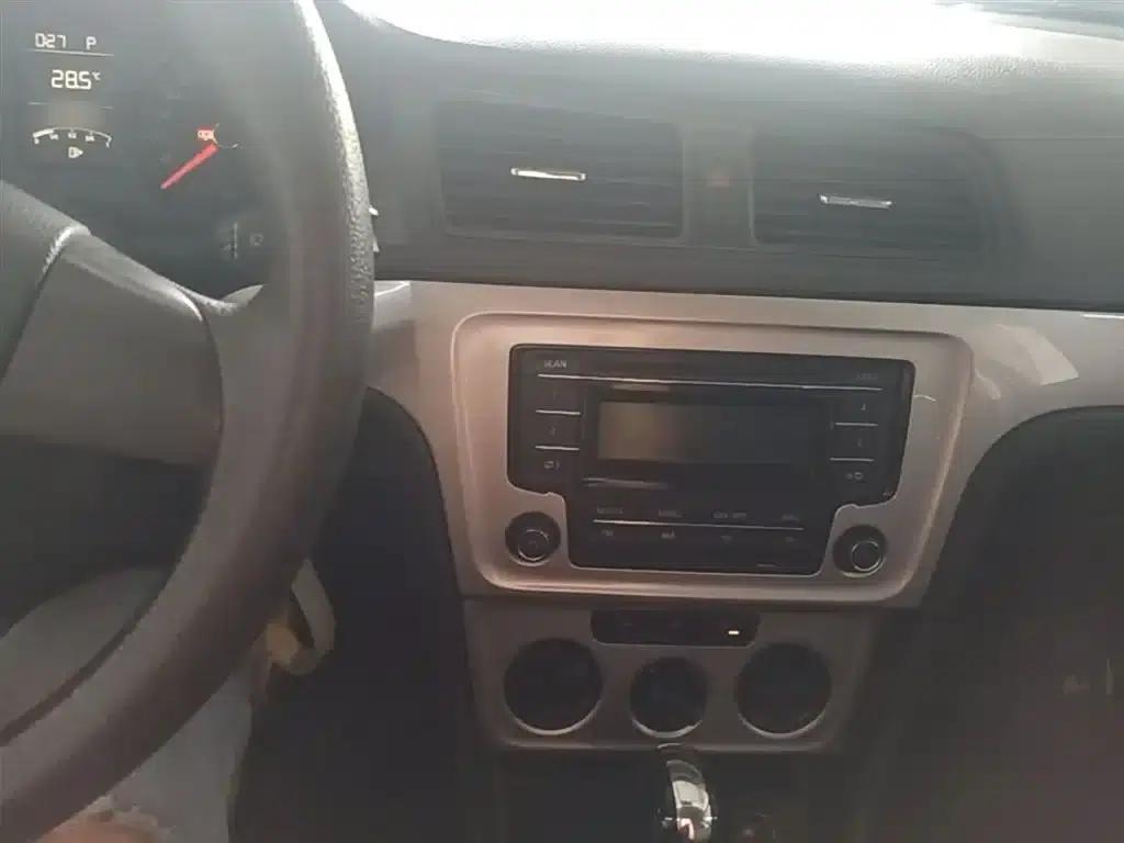 2015 Volkswagen Lavida 1.6L Automatic Fashion Edition — миниатюра 10