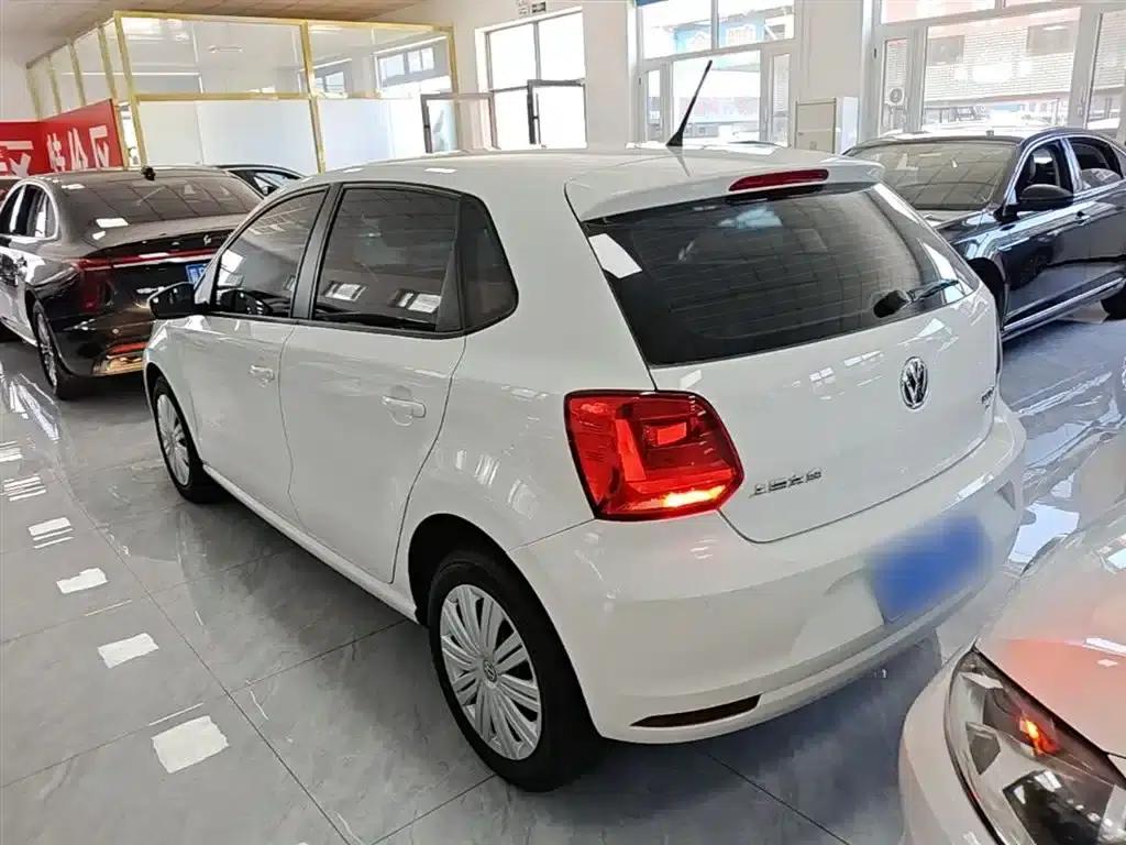 2016 Polo 1.6L Automatic Comfort Model — миниатюра 5
