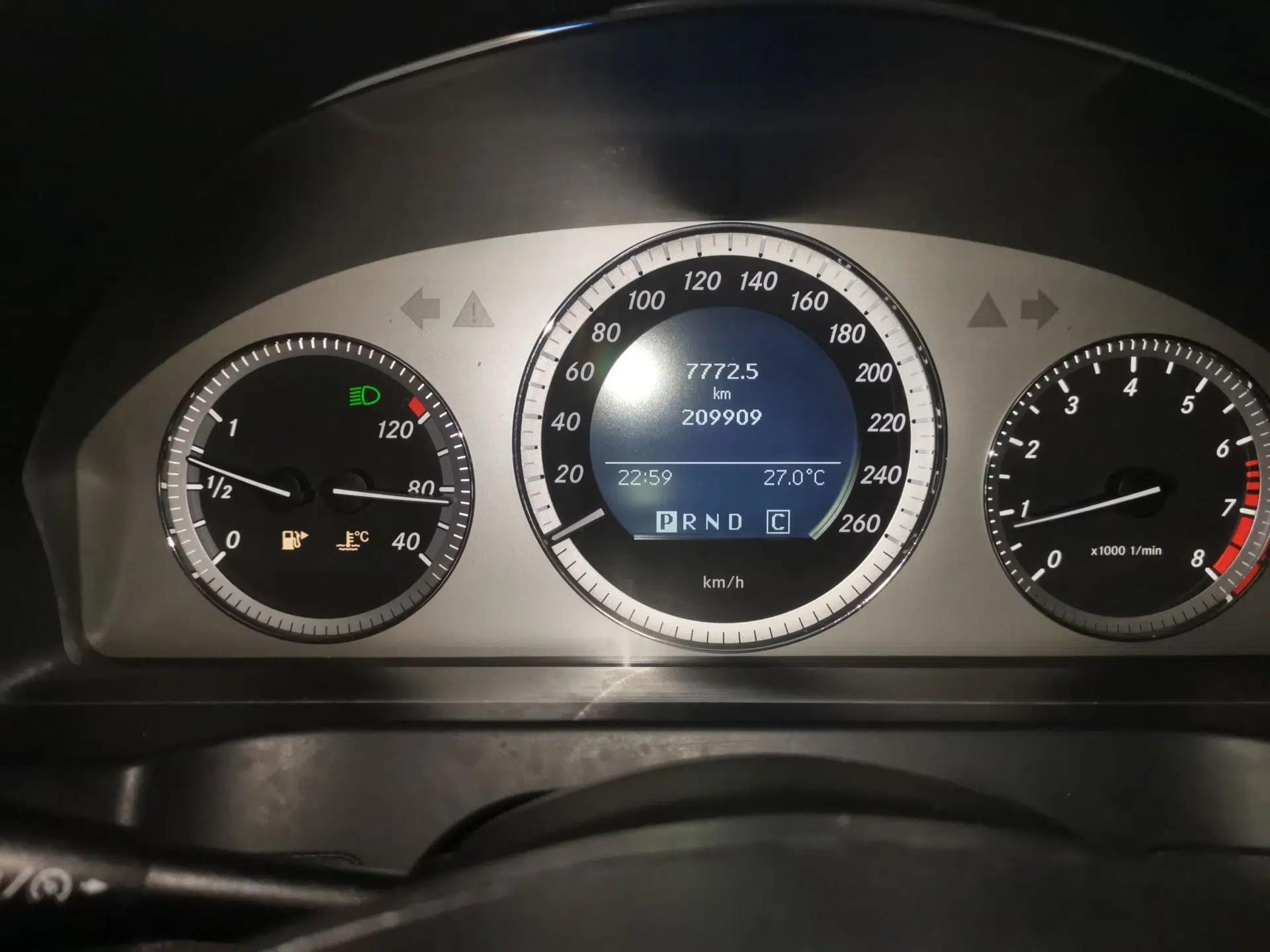 Mercedes-Benz C-Class 2008 C 200K Fashion Model — миниатюра 12