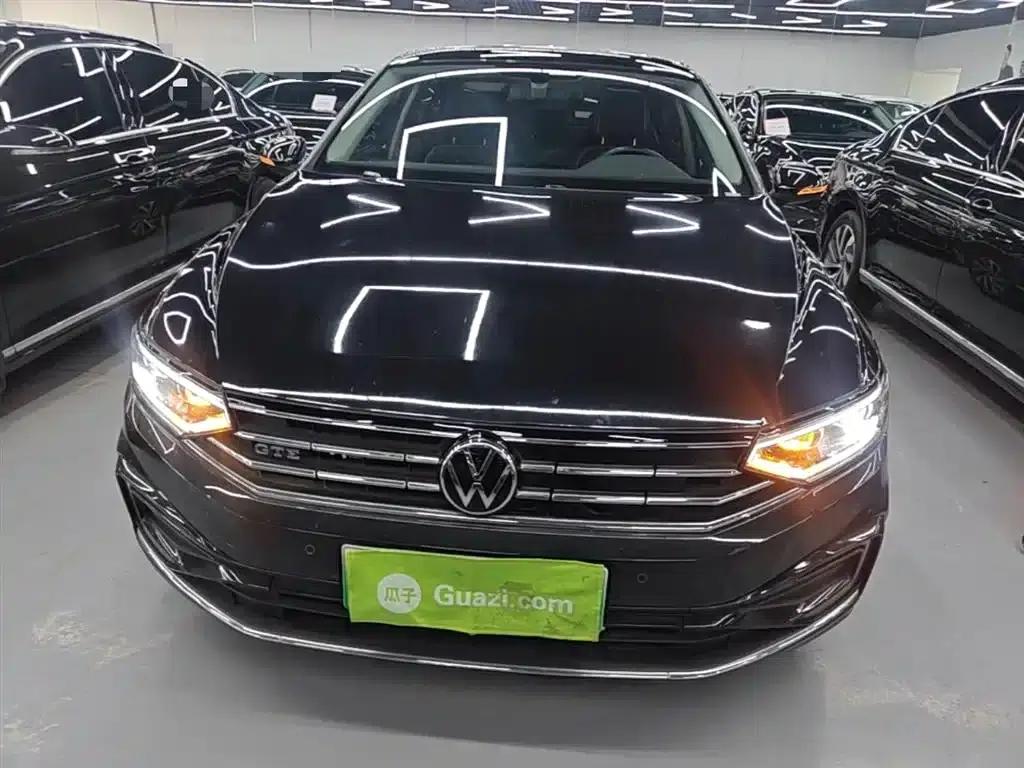 2022 Volkswagen Passat PHEV GTE Luxury Edition — миниатюра 3