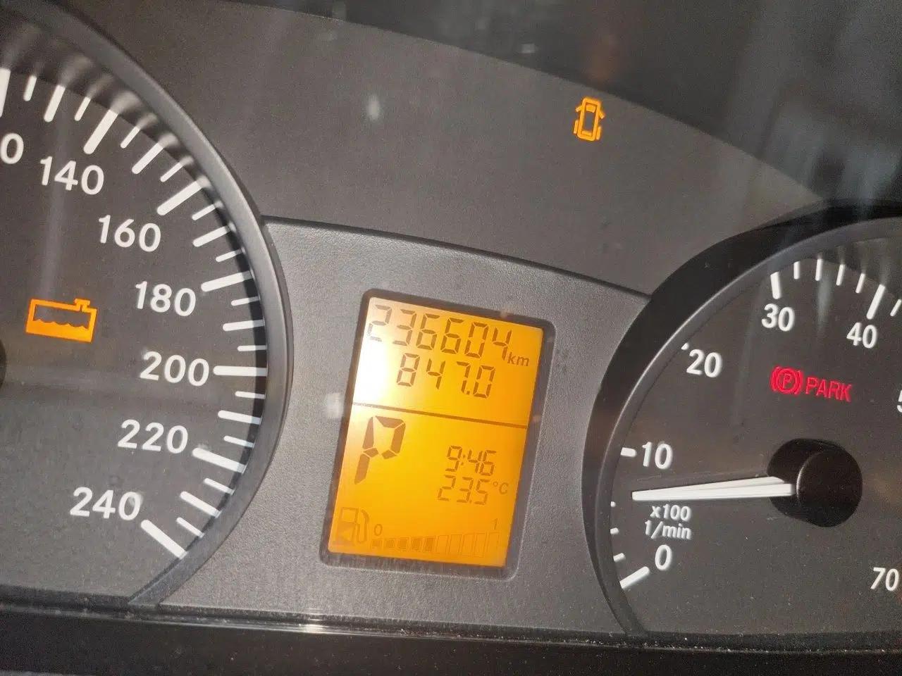 Mercedes-Benz Vito 2013 3.0L Elite Edition — миниатюра 12