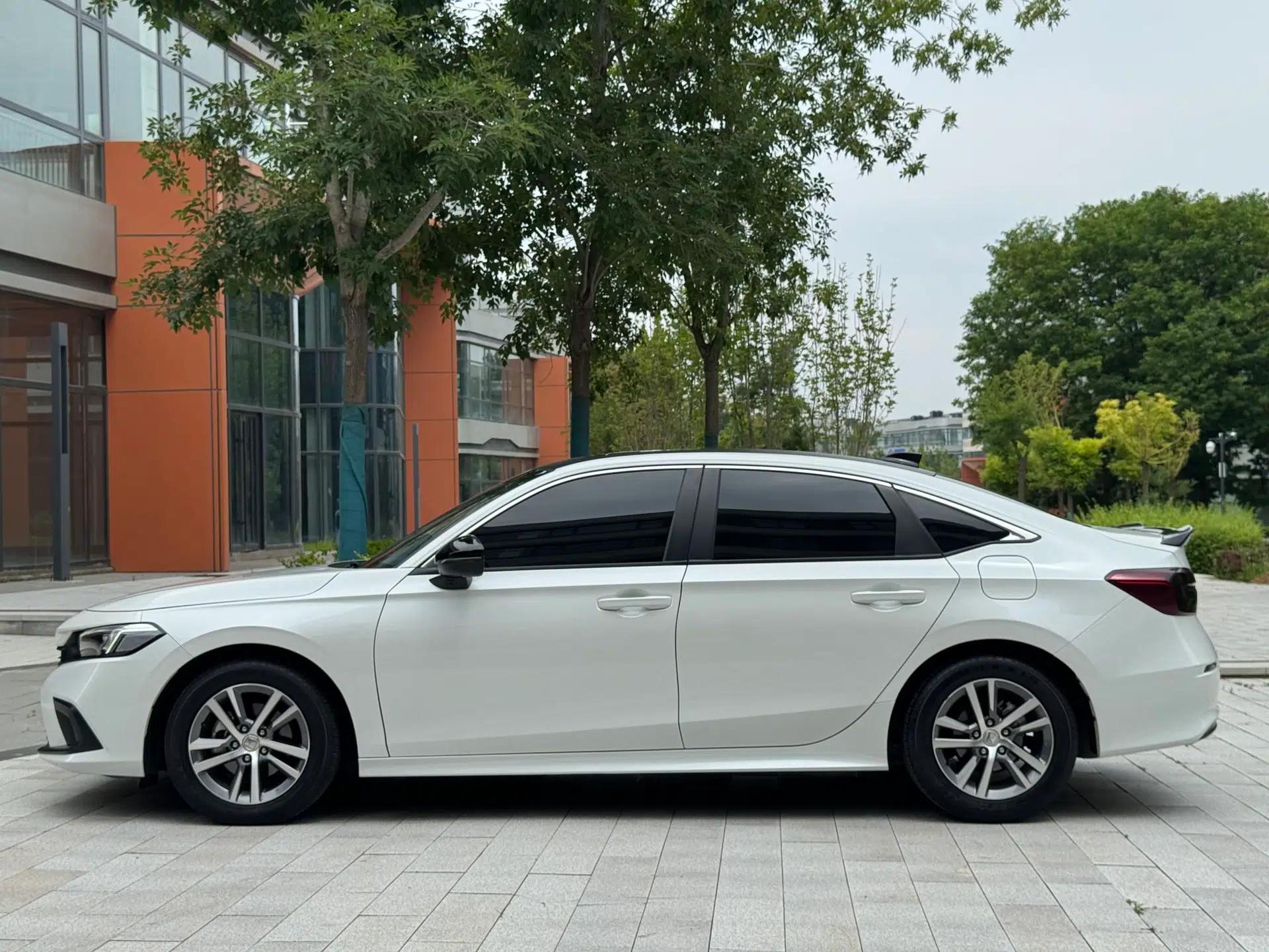 Honda Civic 2022 240TURBO CVT Dynamic Edition — миниатюра 17
