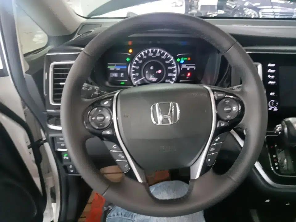 Honda Elysion 2019 2.0L Hybrid Luxury Edition — миниатюра 18