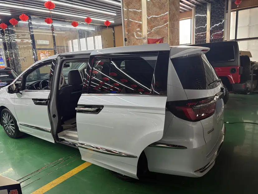 Honda Elysion 2024 2.0L eHEV Luxury Edition — миниатюра 4