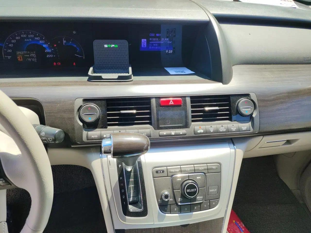 Honda Elysion 2012 2.4L VTi-S Prestige Edition — миниатюра 13