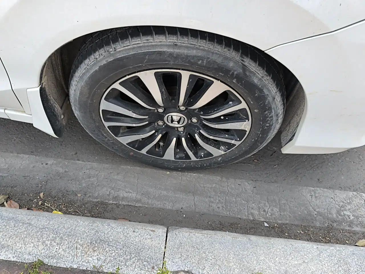 Honda Crider 2015 1.8L automatic luxury edition — миниатюра 8