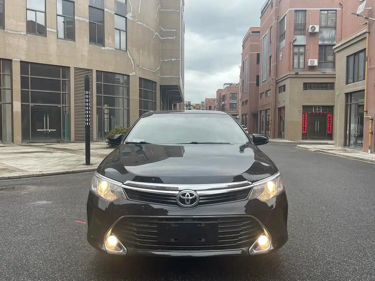 Camry 2016 2.0G 10th Anniversary Leading Edition — миниатюра 2