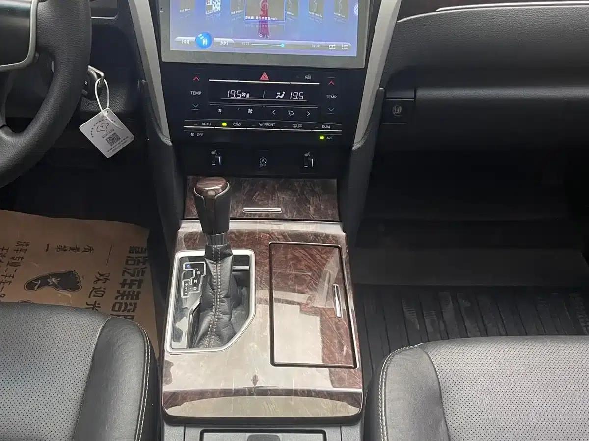 Camry 2016 2.0G 10th Anniversary Leading Edition — миниатюра 13