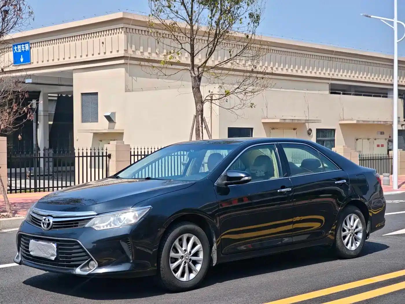 Camry 2016 2.0E 10th Anniversary Elite Edition — миниатюра 1