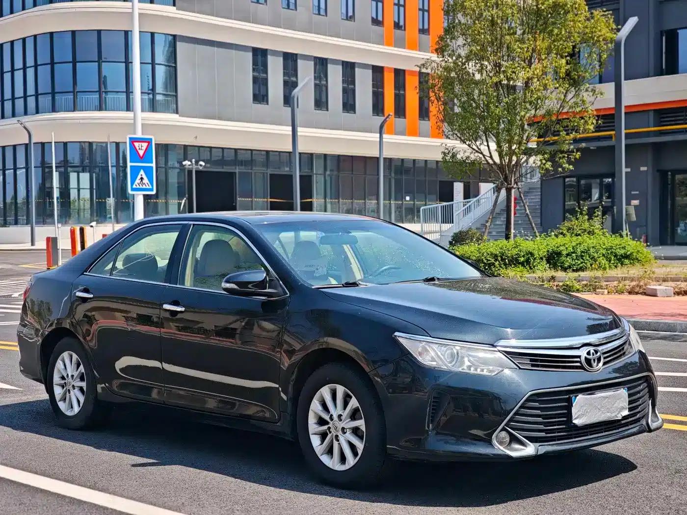 Camry 2016 2.0E 10th Anniversary Elite Edition — миниатюра 3