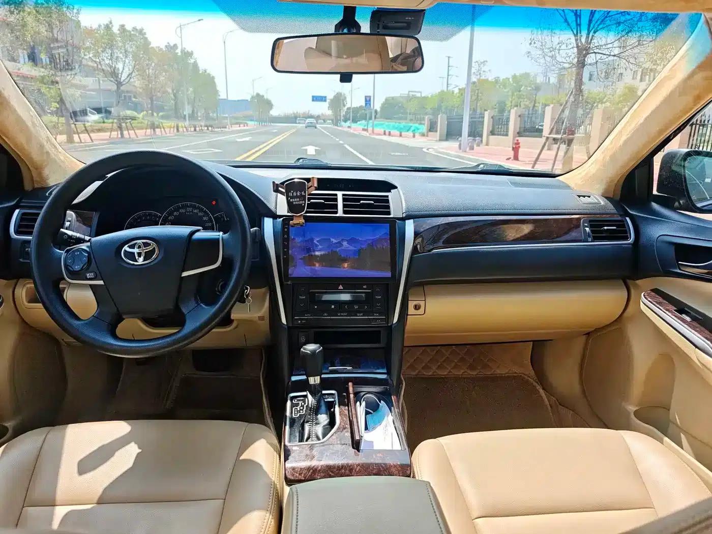 Camry 2016 2.0E 10th Anniversary Elite Edition — миниатюра 4