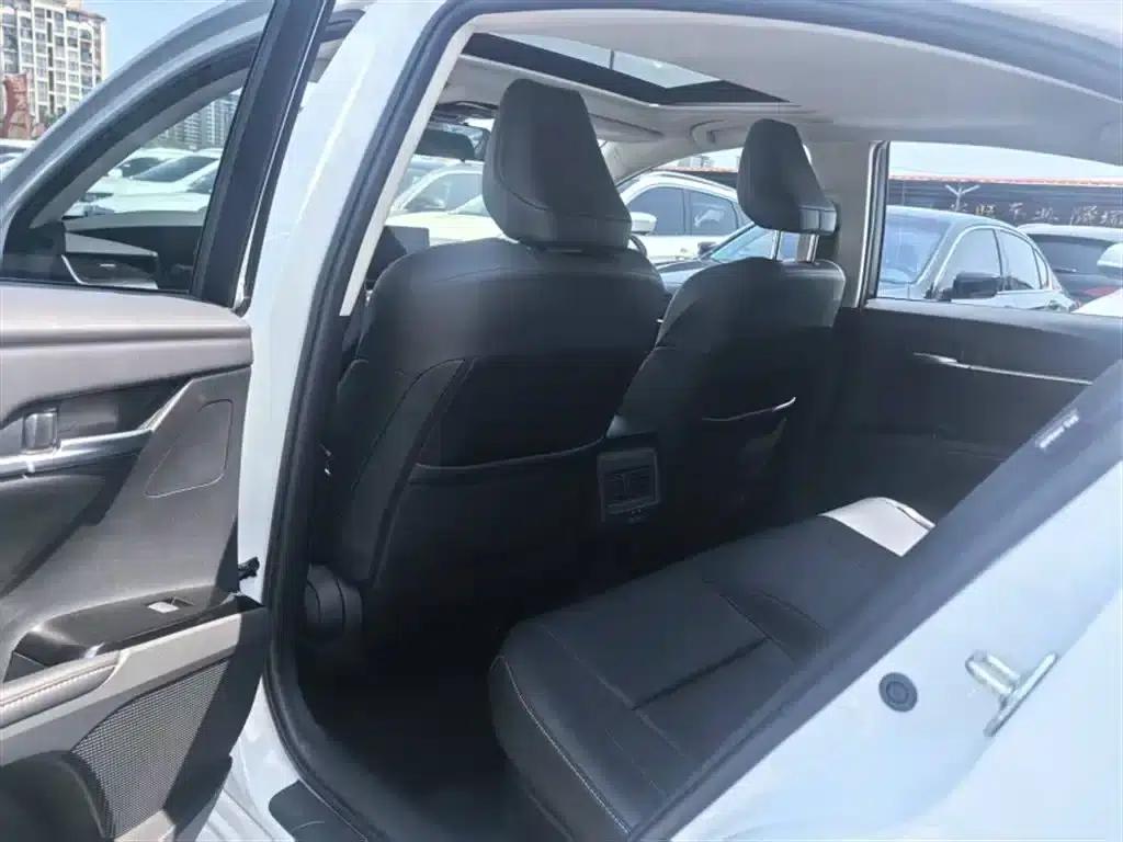 2024 Camry Hybrid 2.0HE Elite Edition — миниатюра 18
