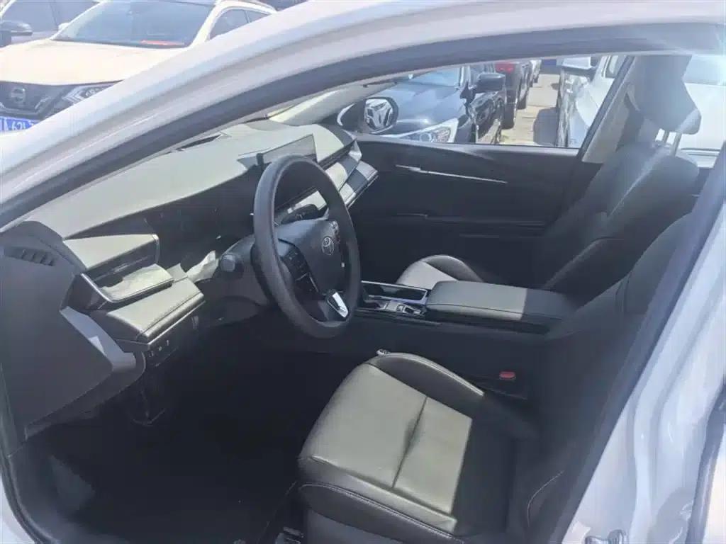 2024 Camry Hybrid 2.0HE Elite Edition — миниатюра 3