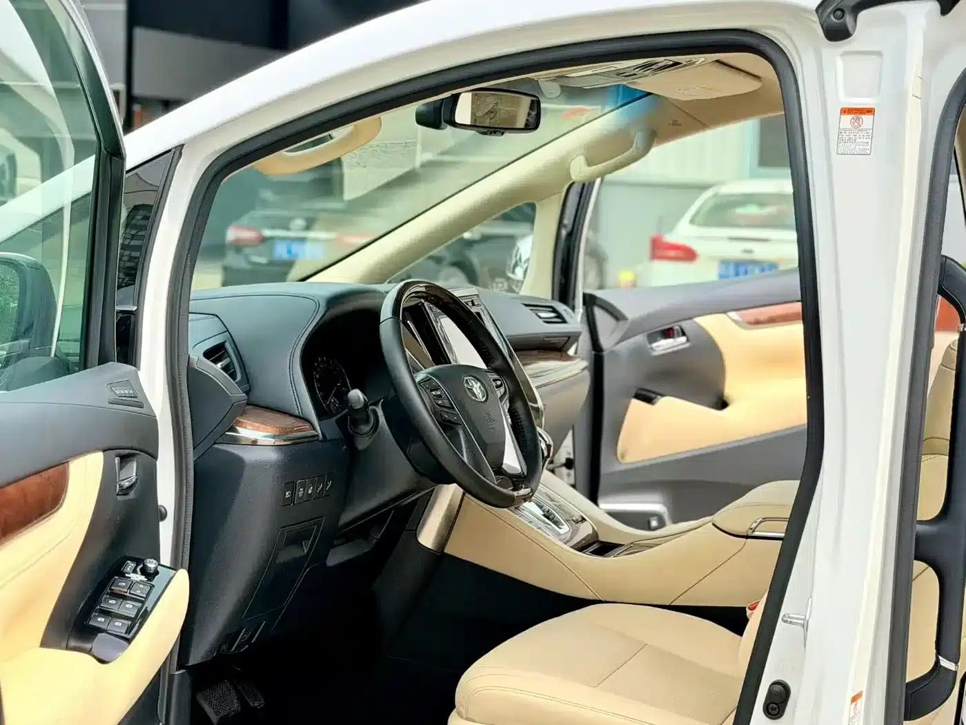 2018 Alphard 3.5L Premium Edition — миниатюра 4