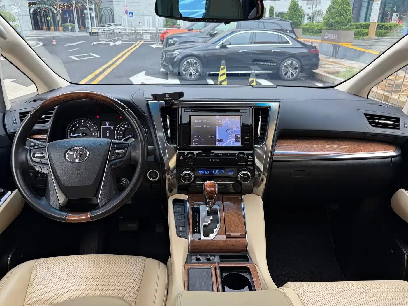2018 Alphard Facelift 3.5L Premium Edition — миниатюра 6