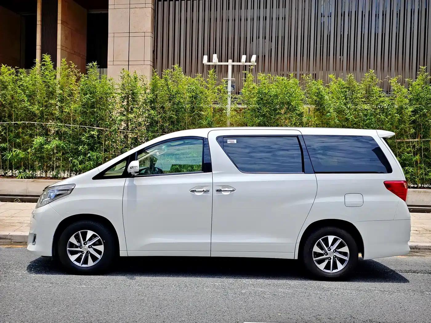 2012 Alphard 3.5L Luxury Edition — миниатюра 3