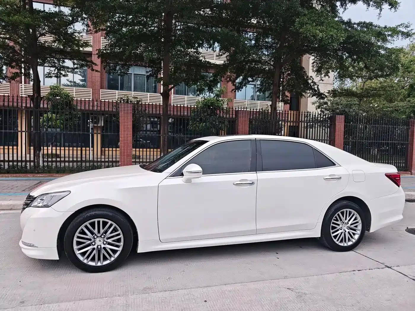 Crown 2017 2.0T Sport Edition — миниатюра 7