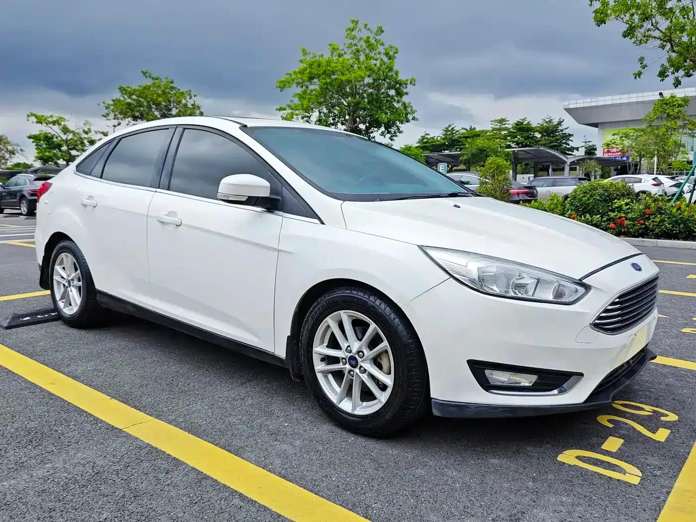 2017 Ford Focus Sedan EcoBoost 180 Automatic Elite — миниатюра 3
