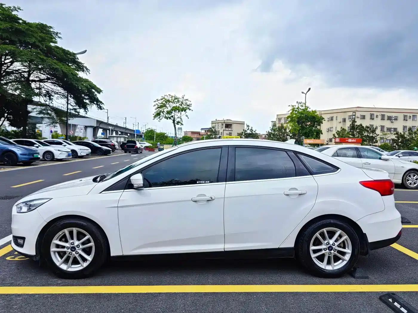 2017 Ford Focus Sedan EcoBoost 180 Automatic Elite — миниатюра 4