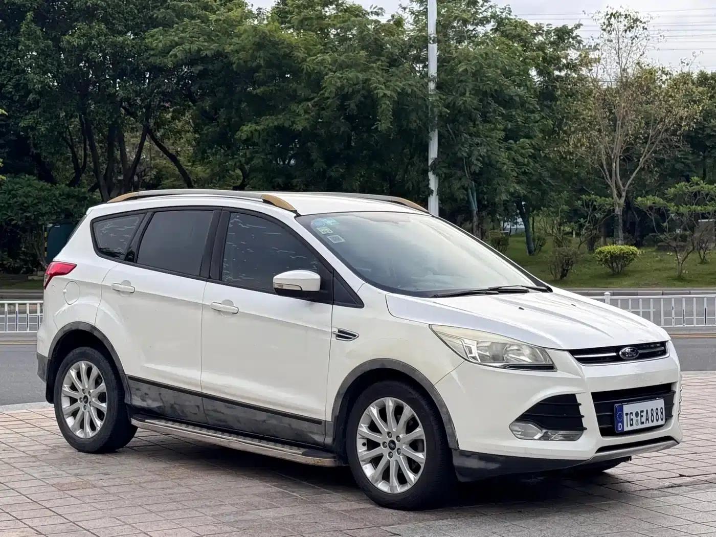 Ford Kuga 2015 1.5L GTDi 2WD Comfort Model — миниатюра 3