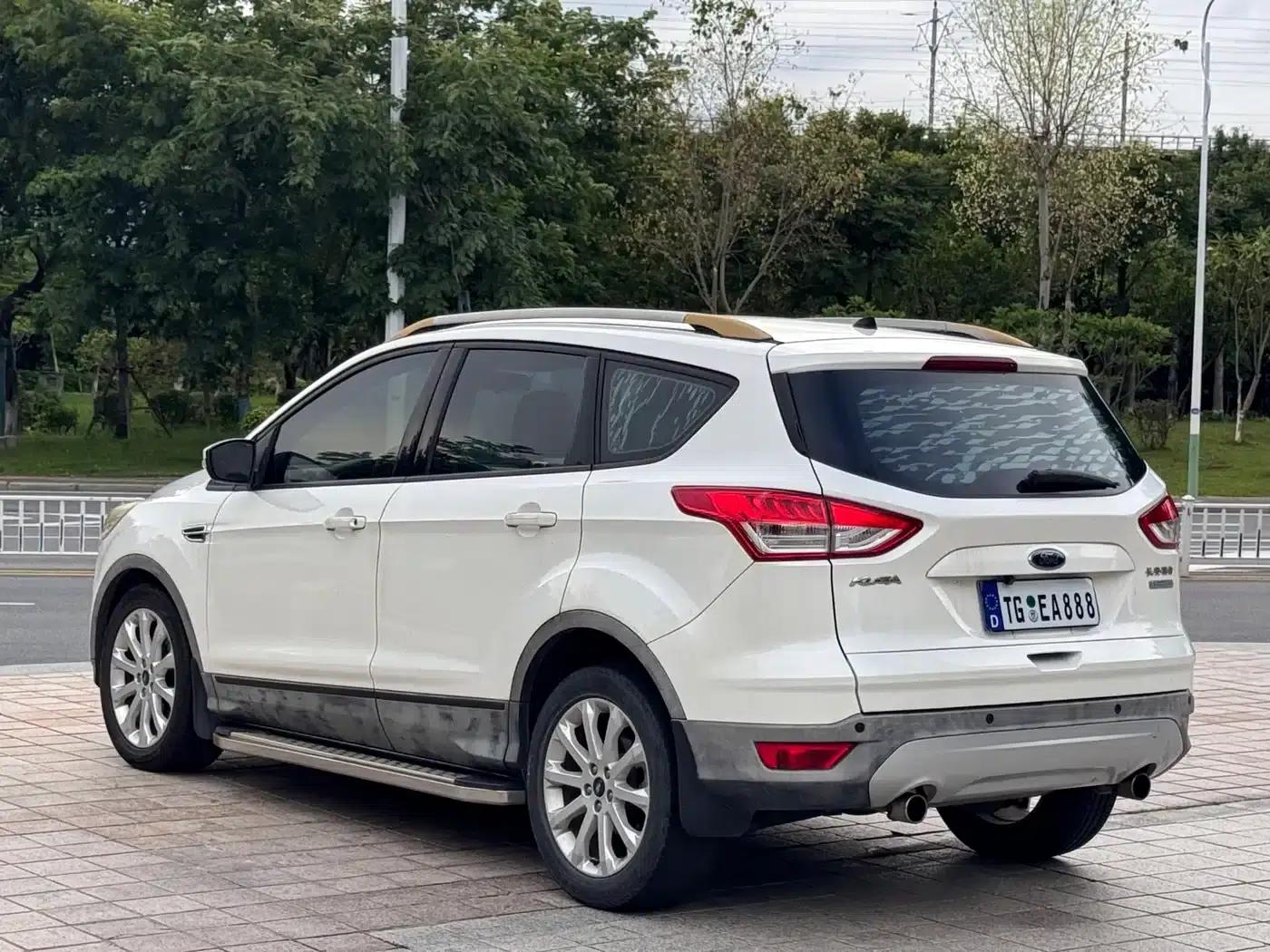 Ford Kuga 2015 1.5L GTDi 2WD Comfort Model — миниатюра 4