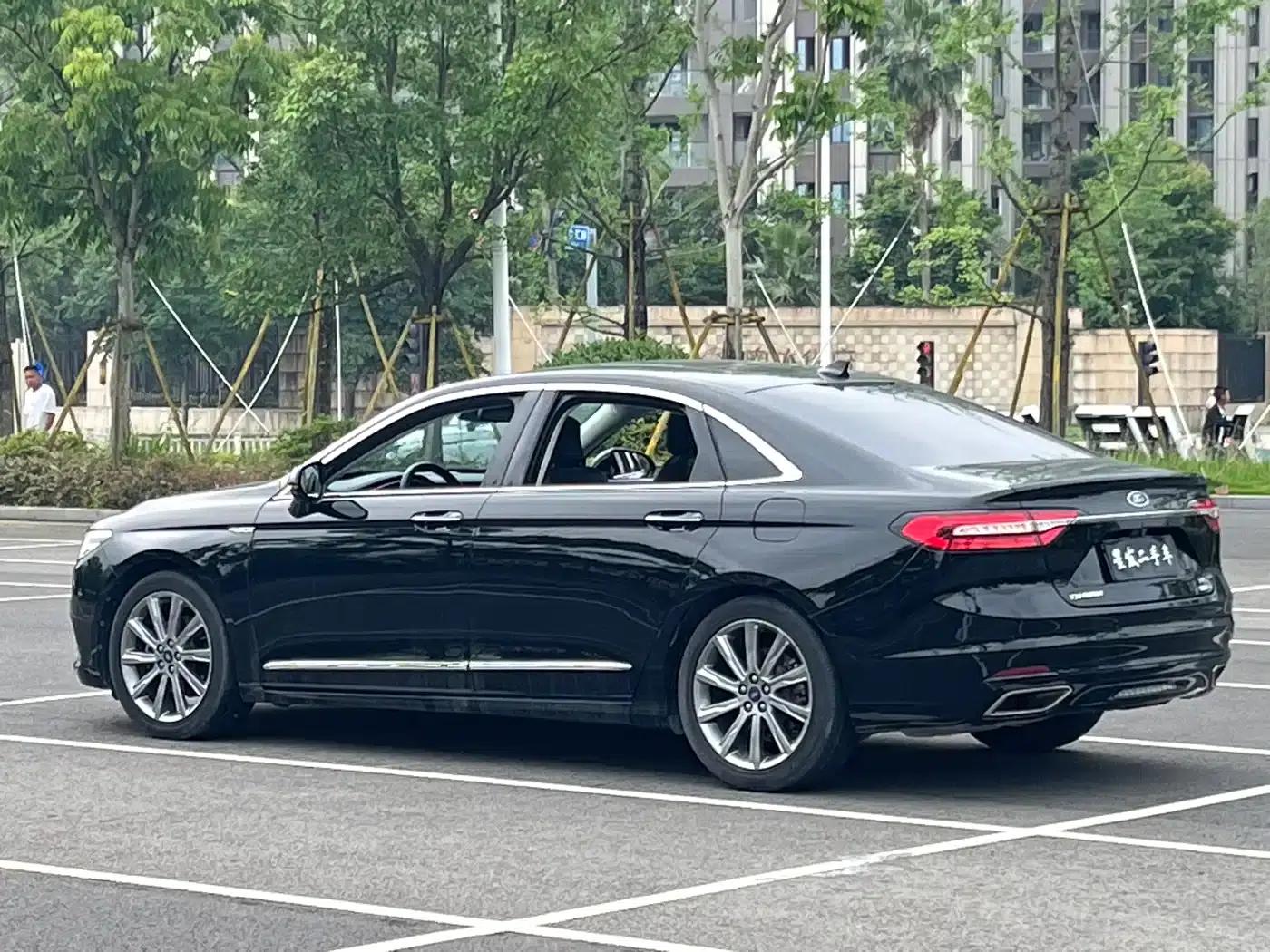 2019 Taurus EcoBoost 245 Premium Edition — миниатюра 17