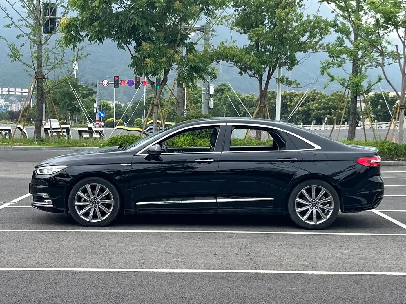 2019 Taurus EcoBoost 245 Premium Edition — миниатюра 18