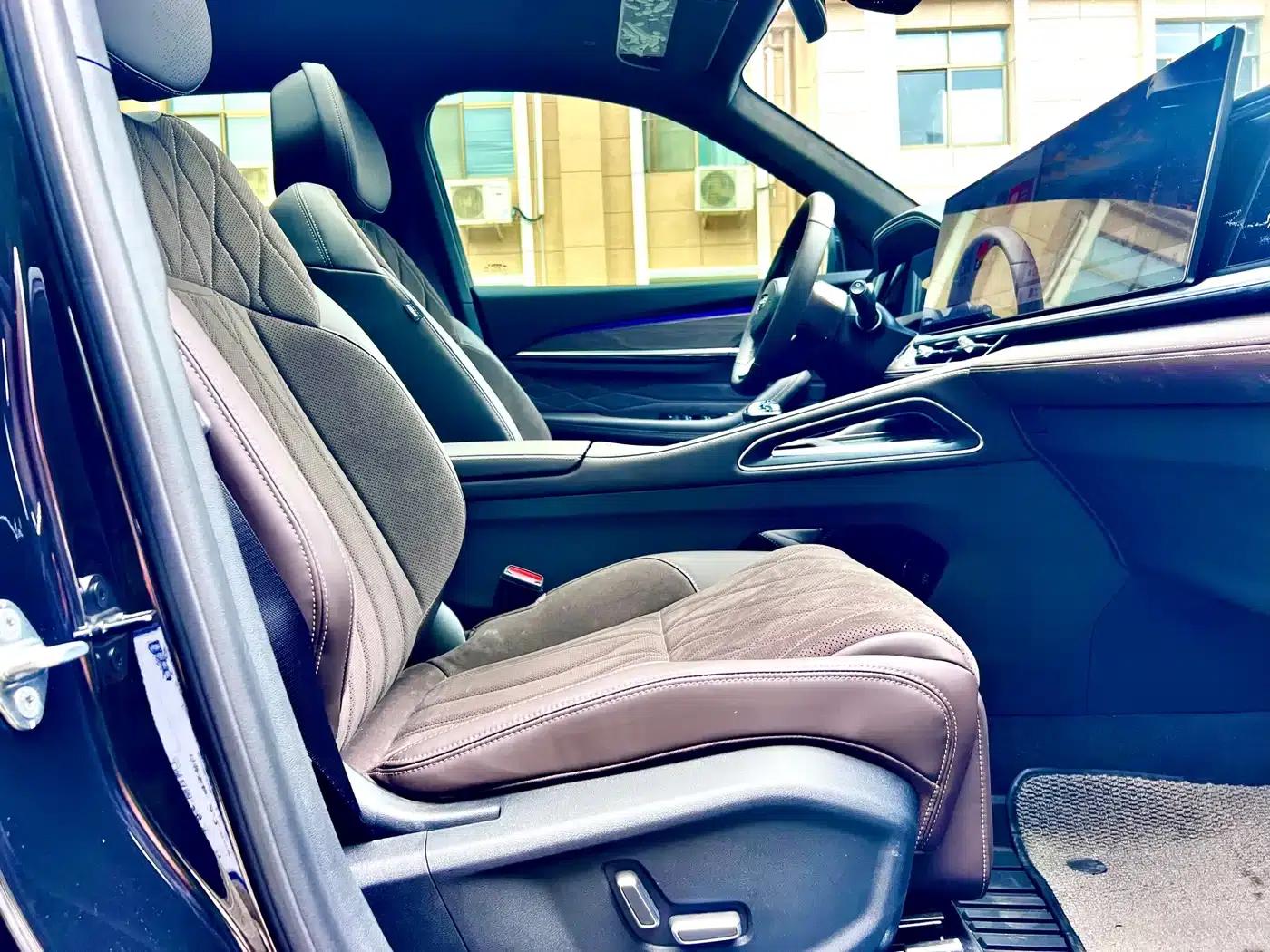 Geely Xingyue L 2026 Model Oriental Radiance 2.0TD Automatic Star Edition — миниатюра 15