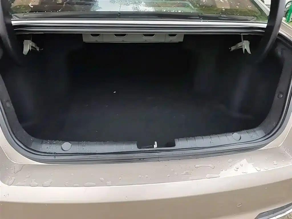 Geely Emgrand GL 2018 1.4T Manual Elite Smart Connect Edition — миниатюра 19