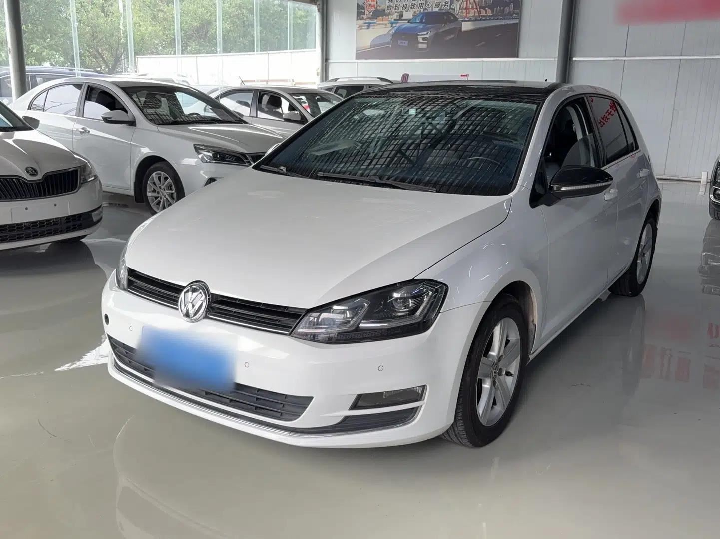 Volkswagen Golf 2017 230TSI Automatic Comfort Edition – Celebrating Milestone of One Million Units — миниатюра 1