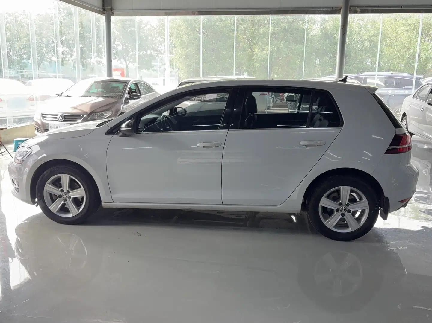 Volkswagen Golf 2017 230TSI Automatic Comfort Edition – Celebrating Milestone of One Million Units — миниатюра 3