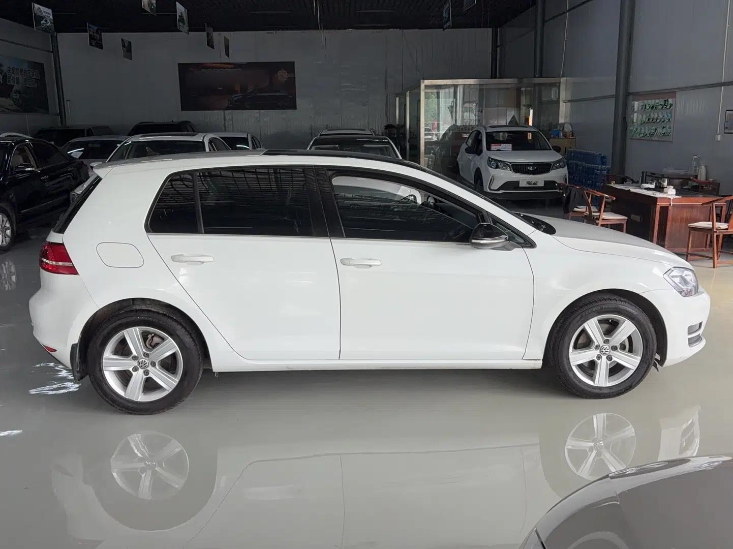 Volkswagen Golf 2017 230TSI Automatic Comfort Edition – Celebrating Milestone of One Million Units — миниатюра 6