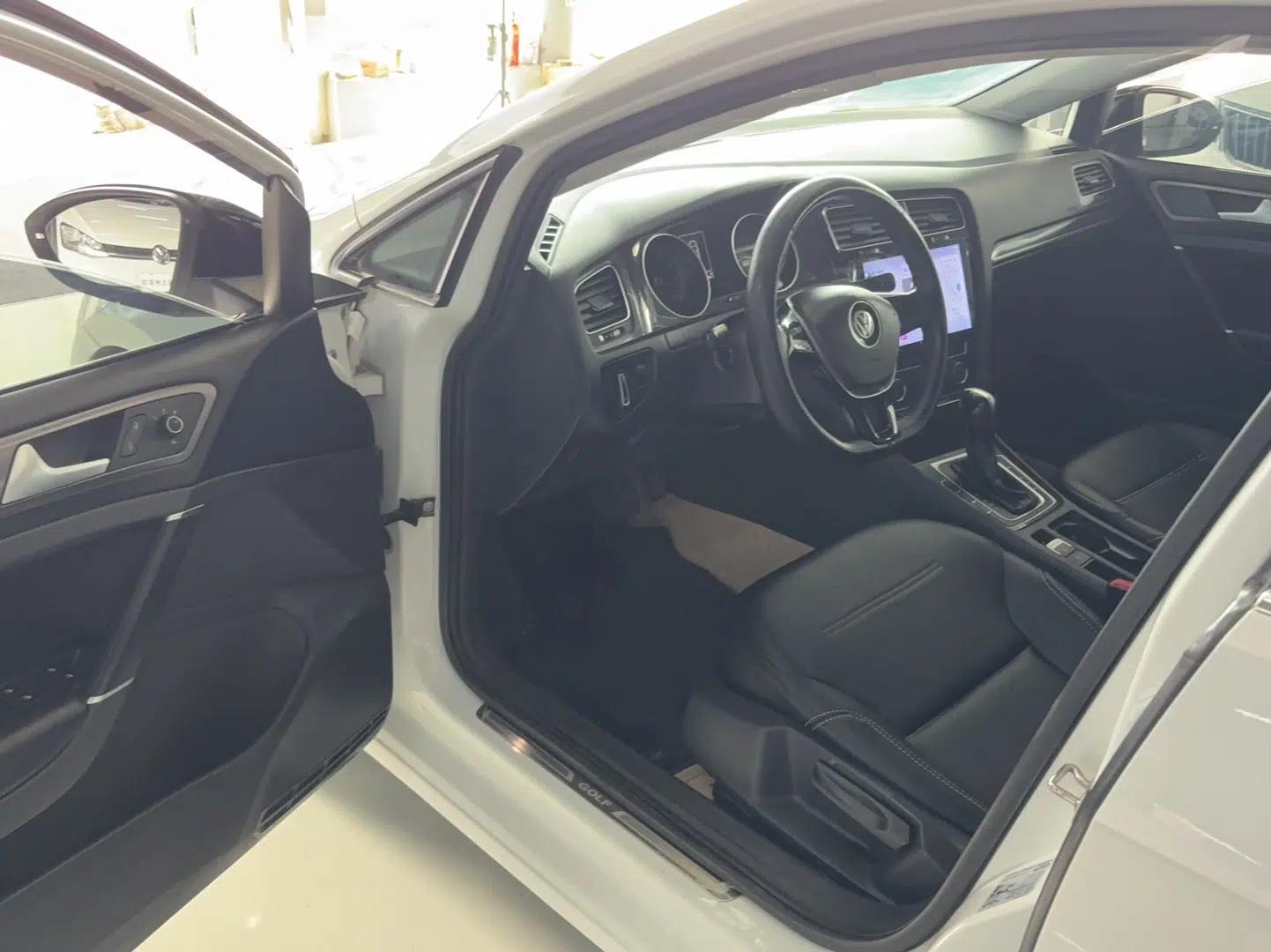 Volkswagen Golf 2017 230TSI Automatic Comfort Edition – Celebrating Milestone of One Million Units — миниатюра 8