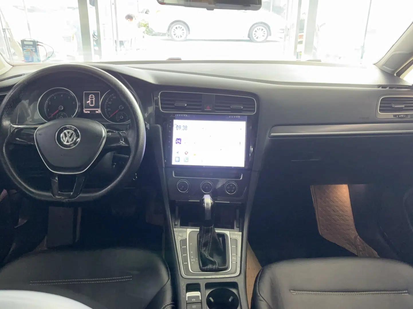 Volkswagen Golf 2017 230TSI Automatic Comfort Edition – Celebrating Milestone of One Million Units — миниатюра 10