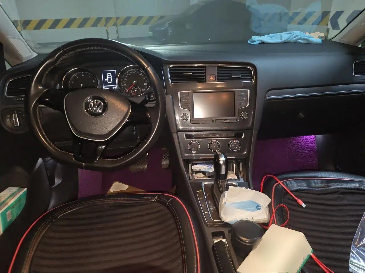 Volkswagen Golf 2017 1.6L Automatic Comfort Million-Vehicle Anniversary Edition — миниатюра 9