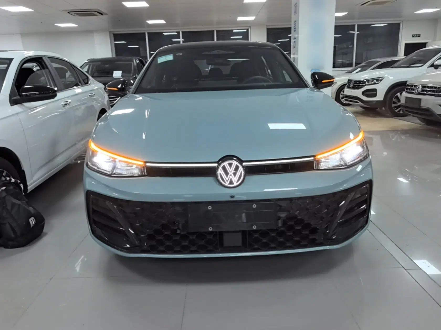 Volkswagen Passat 2025 Pro 380TSI Starry Dragon Luxury Edition — миниатюра 2