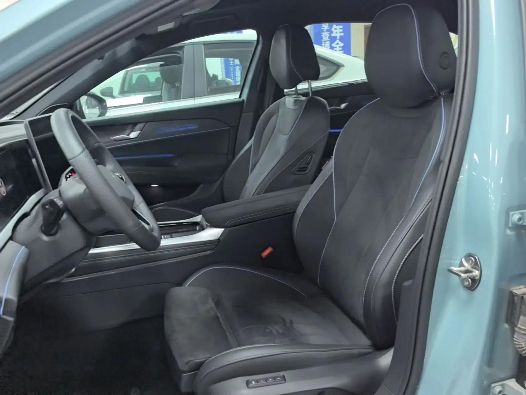 Volkswagen Passat 2025 Pro 380TSI Starry Dragon Luxury Edition — миниатюра 17