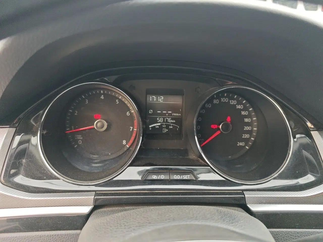 Volkswagen Bora 2017 1.6L Manual Comfort Model — миниатюра 11